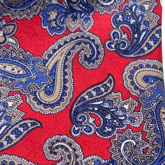 Christian Dior Red & Blue Paisley Woven 100% Silk Tie - Picture 2 of 7